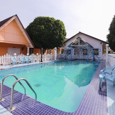 Oyo 8966 Dee Wana Resort 1 Pasir Puteh Esterno foto